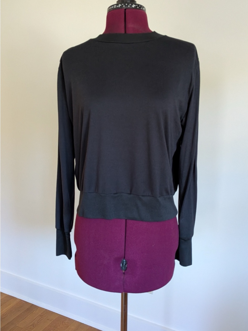 Vuori Women's Long-Sleeve Crew in Black